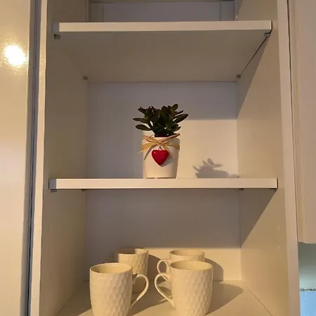 Helena Apartment *