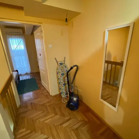 Helena Apartment *